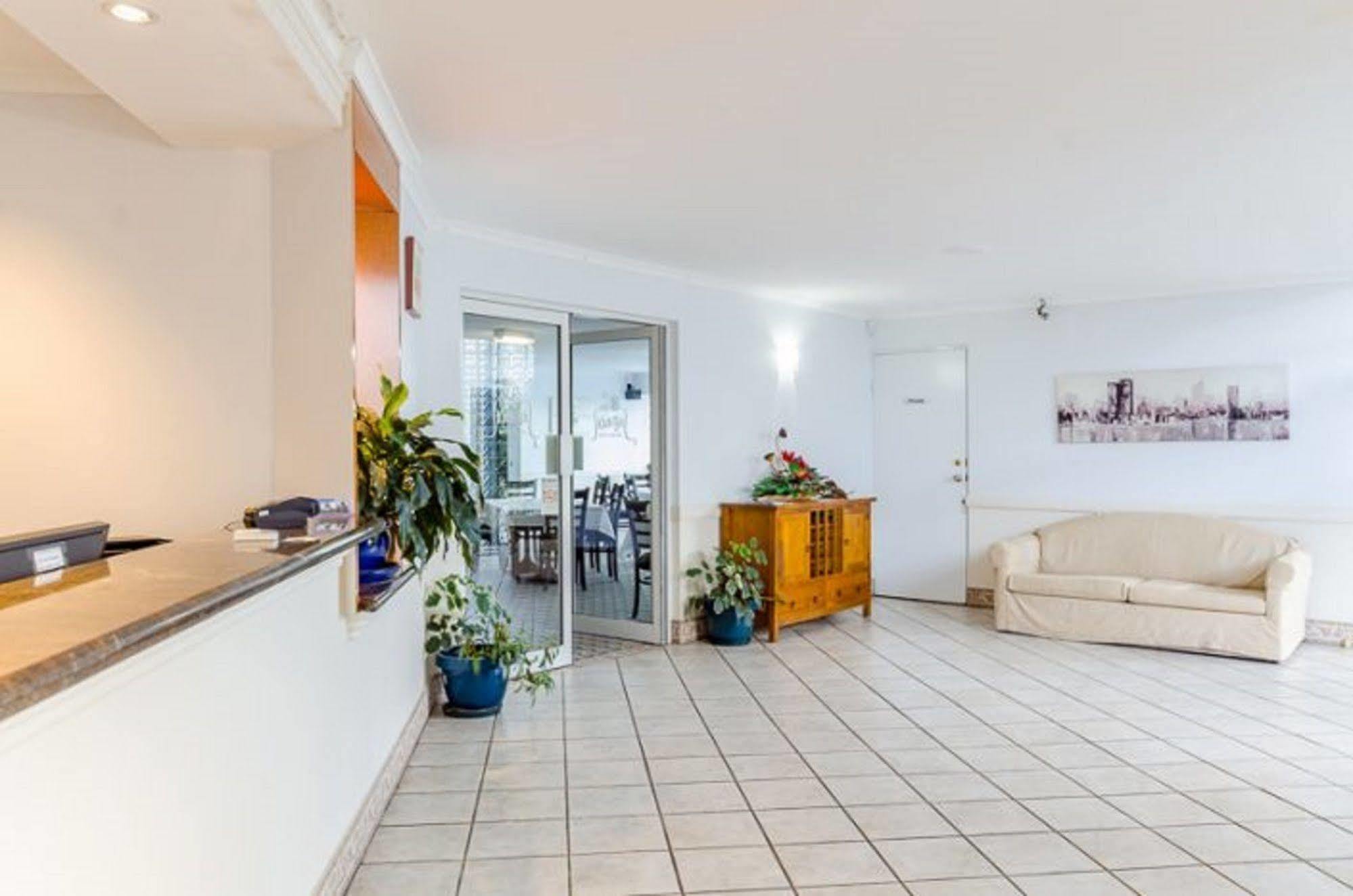 Gladstone Palms Motor Inn Екстер'єр фото